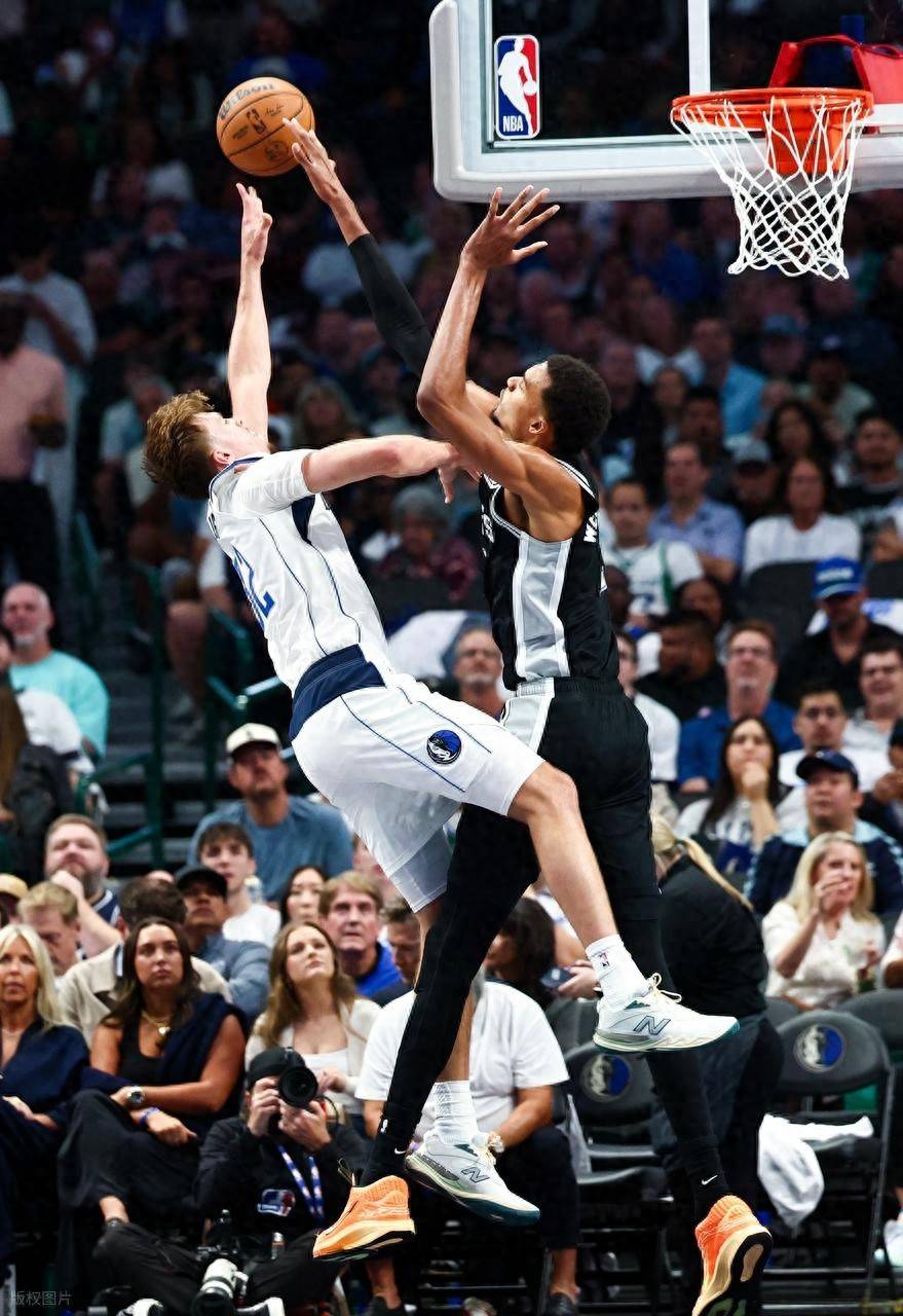 马刺老将出彩，带领球队打出高效进攻的简单介绍