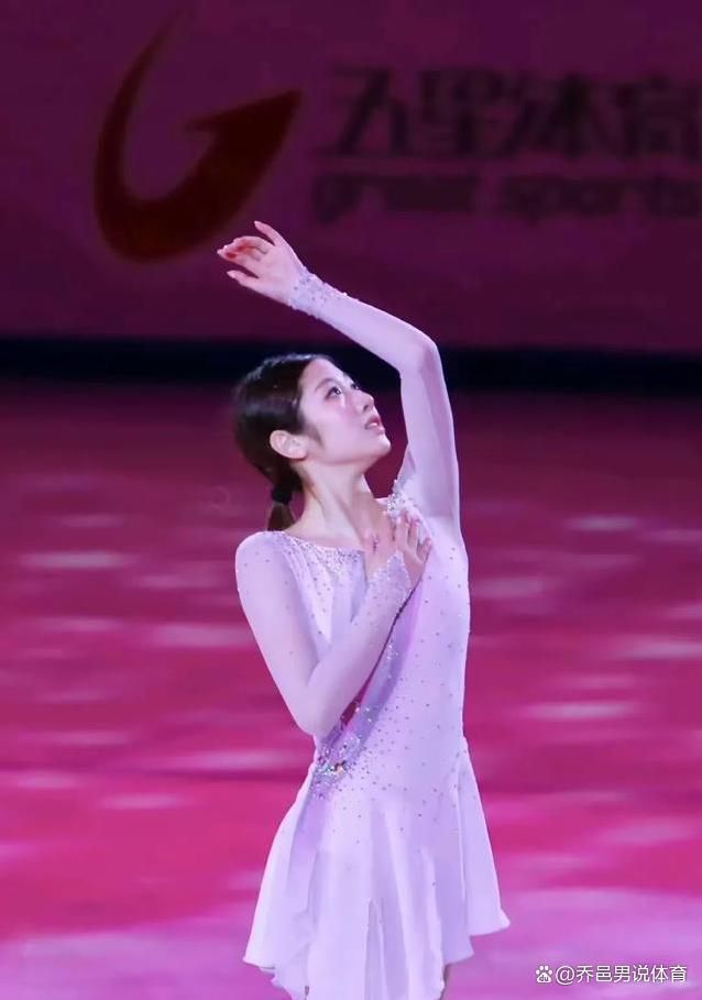 轮滑女将夺银，优雅身姿感动现场