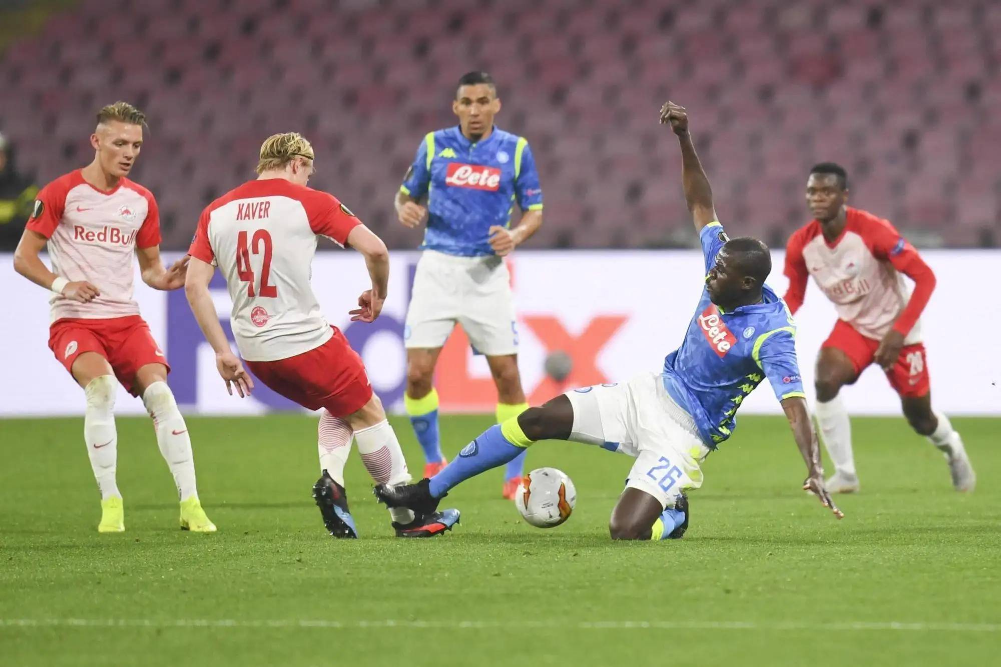 足球比赛中火爆剧情持续上演的简单介绍