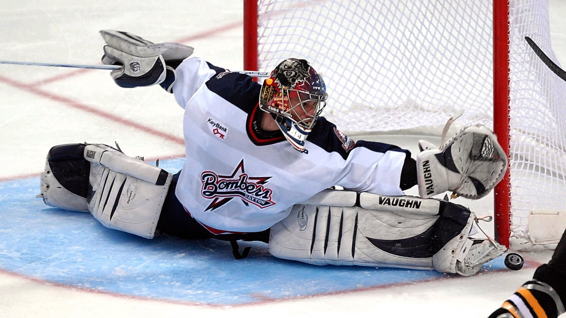 赛道与球场，利拉德在F1年度争冠中接管比赛，奇才加时取胜老鹰